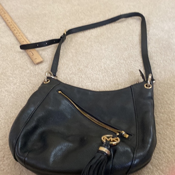 Michael Kors black leather purse, shoulder strap, zipper - Picture 8 of 13